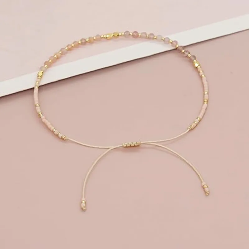 String naisten pienet helmet rannekorut